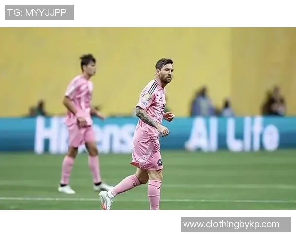 欧冠激战巴黎圣日耳曼与那不勒斯战平帽子戏法引发热议与转会传闻