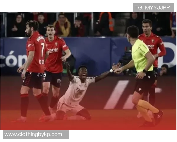 西甲激战曼联大胜波尔图绝杀瞬间引发争议判罚全场沸腾